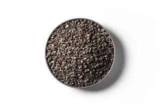 Dark grey Serpentine Super fertiliser granules in a round dish